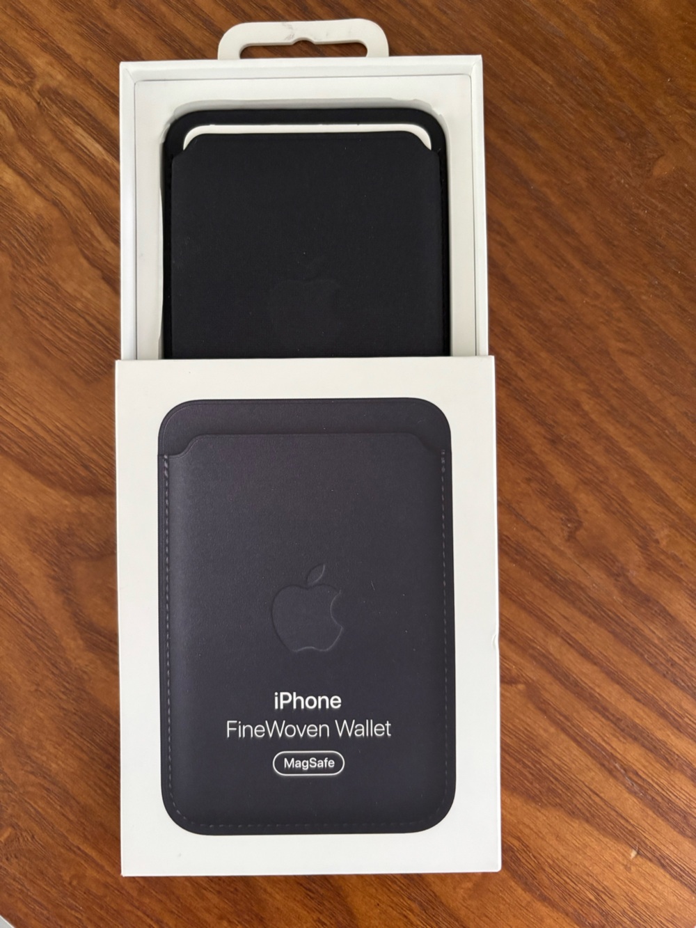 Apple FineWoven MagSafe Wallet - Black - Picture 2 of 6